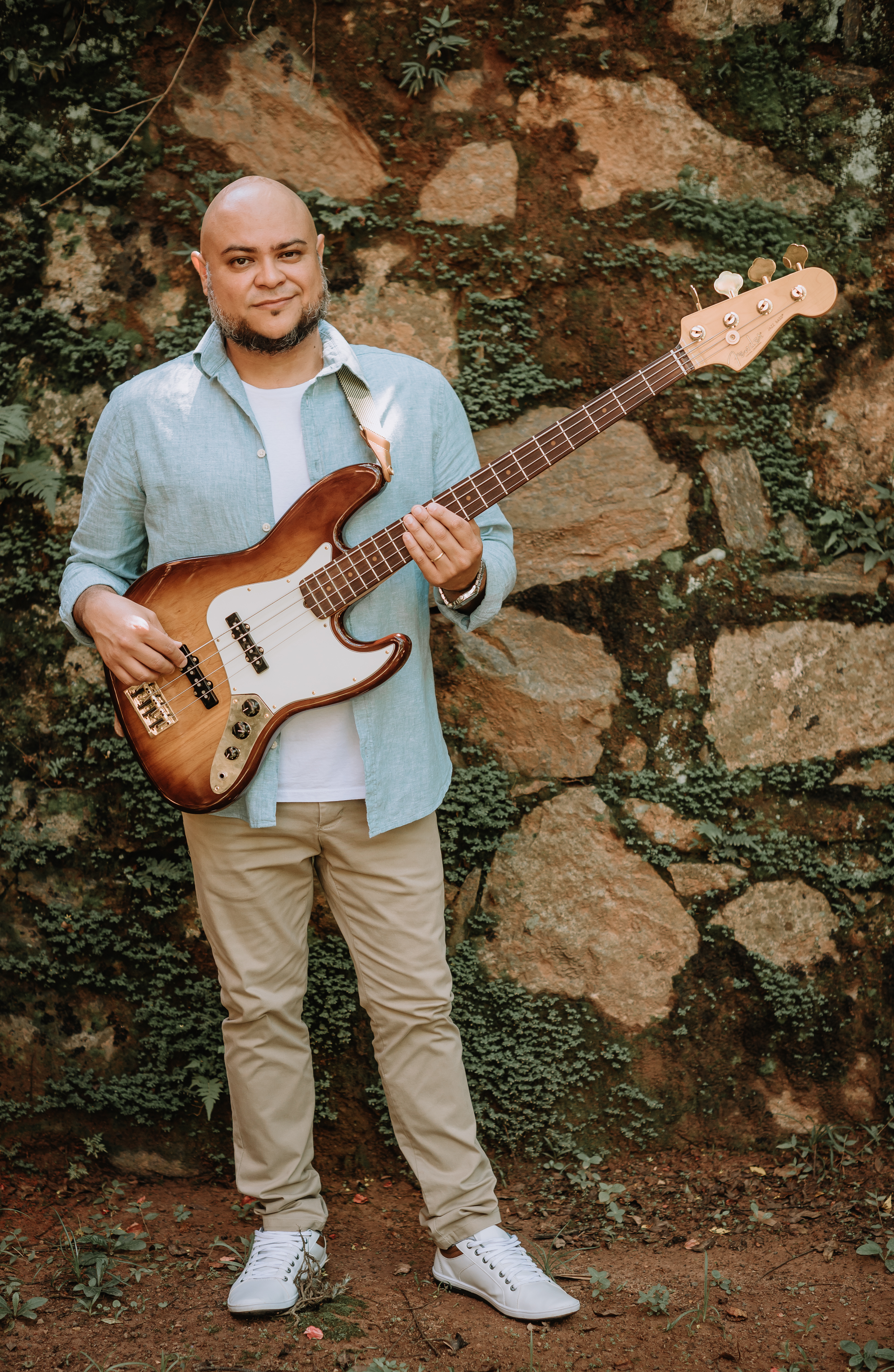 Thiago Farias - Contrabaixo